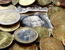 România va adopta moneda europeană în 2015. Criza din Grecia întârzie extinderea zonei euro
