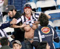 Suportera care şi-a arătat "silicoanele" la meci în Mexic, interzisă pe stadion (VIDEO)
