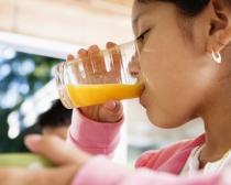 Studiu: Substanţă cancerigenă în mai multe sucuri comercializate în Europa 