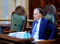 Schimbarea lui Geoană de la Senat încaieră Puterea şi Opoziţia. Lucrările şedinţei, încheiate
