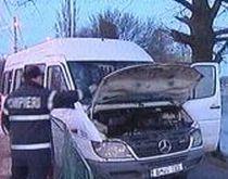 Infotrafic. Un microbuz s-a izbit de o dubiţă pe DN2: Şase persoane, rănite