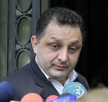 Vanghelie, după ce l-a felicitat pe Năstase: Mă adaptez, ce dracu? să fac, să mor?
