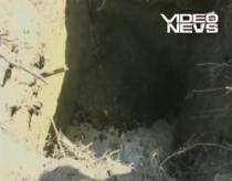 Arad. Două femei au căzut într-o groapă nesemnalizată, săpată lângă o şcoală (VIDEO)