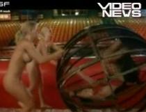 Bowling pe dezbrăcatelea: Rămân goale pe măsură ce pierd - VIDEO