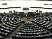 Raport: Parlamentarii europeni irosesc banii instituţiei pe excursii, televiziuni şi cursuri de limbi străine
