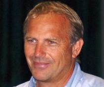 Kevin Costner, tată pentru a şaptea oară