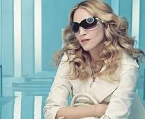 Madonna a creat o colecţie de ochelari de soare pentru Dolce & Gabbana