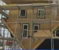 Casă construită cu susul în jos, în Germania (VIDEO)