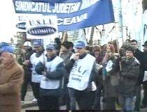 Profesorii şi sindicaliştii de la Cartel Alfa ameninţă cu grevă generală
