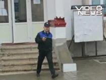 Un elev beat şi-a agresat colegii şi profesorii, apoi a ajuns în comă alcoolică la spital (VIDEO)