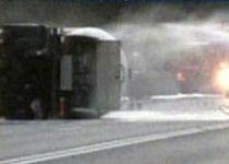 O cisternă care transporta o substanţă inflamabilă s-a răsturnat în Hunedoara