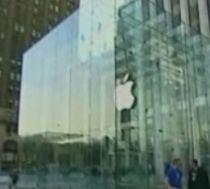 Gadgetul iPad a fost pus în vânzare. Americanii au aşteptat ore întregi la cozi (VIDEO)