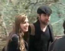 Angelina Jolie şi Brad Pitt au vizitat refugiaţii din Bosnia şi Herţegovina (VIDEO)