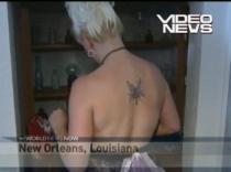 Menajera topless, soluţia de criză a unei companii americane - VIDEO