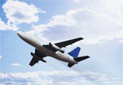 Spaţiul aerian românesc, redeschis parţial de luni. Primul avion a decolat de la Timişoara