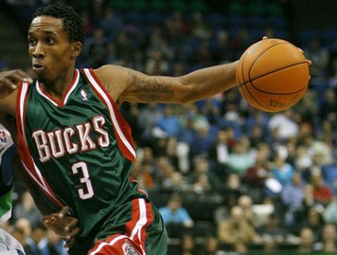 Milwaukee câştigă la Atlanta, 91-87, şi este aproape de o calificare neaşteptată (VIDEO)