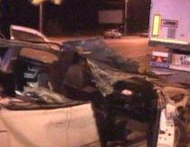 Infotrafic. O maşină în care se aflau cinci tineri s-a izbit de un TIR parcat la marginea drumului
