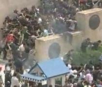 Violenţe în Atena, după măsurile impuse de FMI. Trei oameni au murit după incendierea unei bănci (VIDEO)