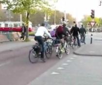 Oră de vârf în traficul din Olanda: Maşinile, înlocuite de biciclete (VIDEO)
