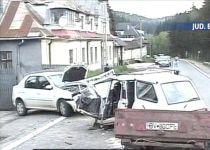 Accident grav pe DN1. Un mort şi trei răniţi după o coliziune frontală între două maşini (VIDEO)