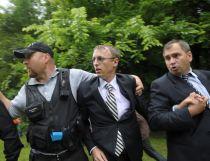 Marcel Hoară de la PDL, huiduit şi alergat în Piaţa Victoriei (VIDEO)