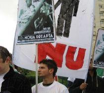 Marşul Noii Drepte, învins de ploaie. Pancarte şi scandări împotriva homosexualilor