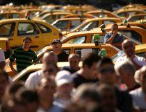 Taximetriştii independenţi intră în grevă japoneză şi se alătură oricăror proteste de stradă