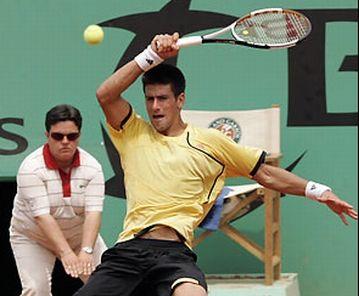 Djokovic susţine că "tehnologia Hawk-Eye nu îşi are rostul" la Paris, deşi arbitrul a luat o decizie "incredibilă"