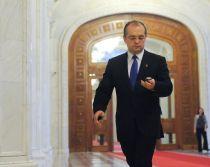 Boc a evitat contactul cu protestatarii de la Parlament folosind intrarea pentru maşinile care ridică gunoiul