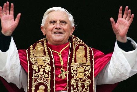 Papa: Preoţii sunt cadouri pentru lume