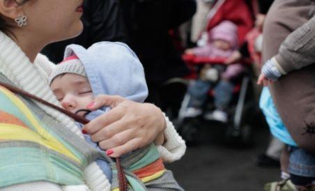 Buzău. 12 mame vor trebui să înapoieze indemnizaţiile de creştere a copilului, primite ilegal