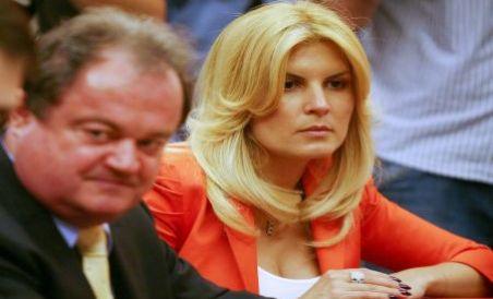 Udrea şi Blaga îşi asumau demisia înainte de creşterea TVA. Opoziţia cere Guvernului Boc să plece