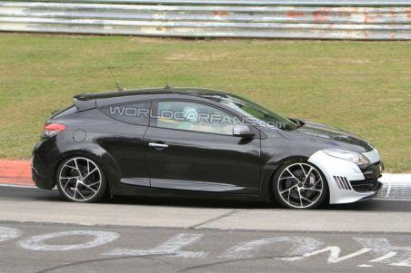 O ediţie specială a Renault Megane RS, fotografiată la teste pe circuitul de la Nurburgring