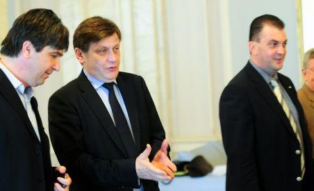 PNL va contesta reducerea salariilor cu 25% la Curtea Constituţională