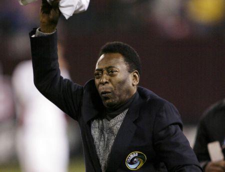 Pele continuă războiul cu Maradona şi îl critică pe selecţionerul Dunga