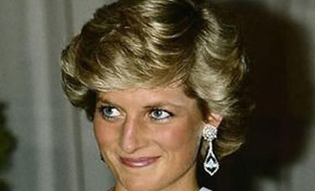 Desert bizar: Gem din părul prinţesei Diana, vândut cu 5 lire sterline