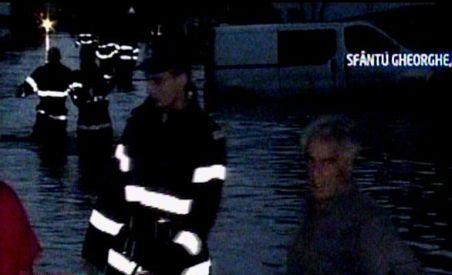 Ploile continuă să facă ravagii în ţară. Sute de case, inundate în Sfântu Gheorghe şi Câmpulung Muscel