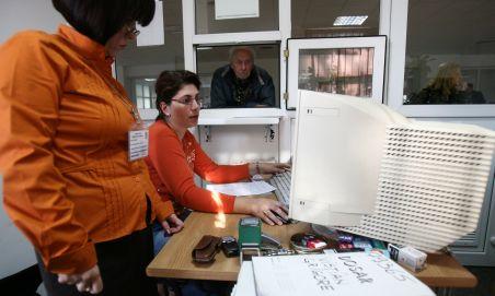 Pensionarii pe caz de boală, verificaţi la domiciliu de "poliţia pensiilor"