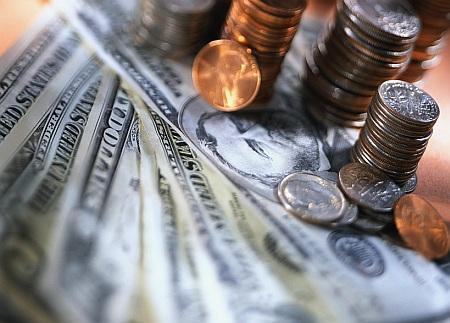 Parlamentul European introduce reguli dure privind bonusurile bancherilor