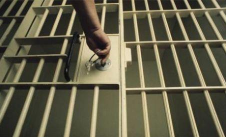 Şi-a plătit amantul să-i ucidă soţul, dar a fost turnată din cauza sumei prea mici