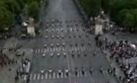 Francezii au sărbătorit Ziua Naţională: Paradă militară, defilare aeriană şi focuri de artificii (VIDEO)