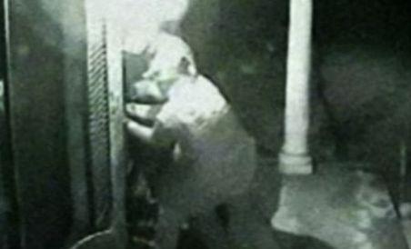 Ultima găselniţă a hoţilor din SUA: Se îmbracă în agenţi FBI (VIDEO)
