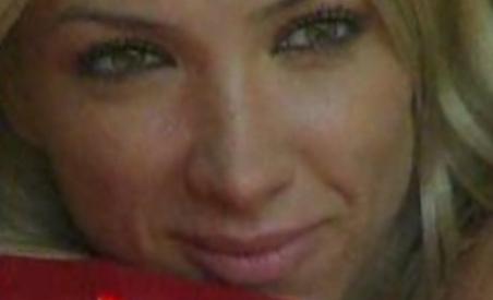 Botezatu s-a sărutat pasional cu una din concurentele emisiunii Burlacul (VIDEO)