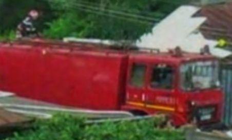 Incendiu puternic în Capitală: Patru case au ars din temelii (VIDEO)