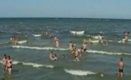 Litoralul românesc, luat cu asalt de peste 100.000 de turişti (VIDEO)