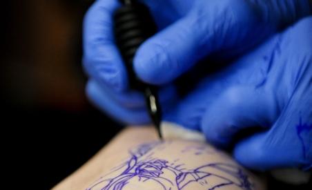Persoanele condamnate pentru corupţie în Rusia ar putea fi tatuate cu litera "K"