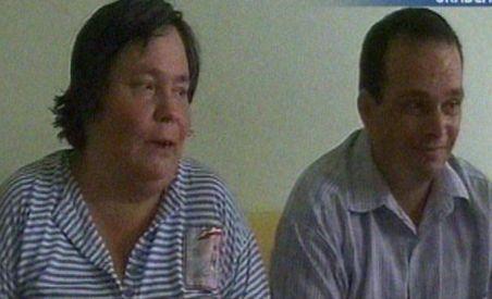 O mamă şi fiul ei s-au reîntâlnit după 22 ani datorită unei poliţiste care l-a recunoscut pe bărbat (VIDEO)