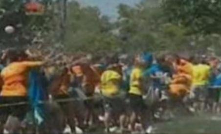 SUA. Mii de studenţi s-au bătut într-un campus cu 120.000 de baloane cu apă pentru un loc în Cartea Recordurilor (VIDEO)