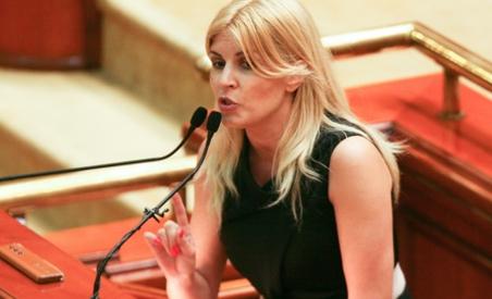 Elena Udrea: La 1 septembrie încep remanierile. Cine nu se supune, pleacă! (VIDEO)