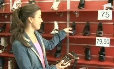 Numărul mare de şomeri le permite patronilor să ridice ştafeta: Trei ani de experienţă pentru a vinde încălţăminte